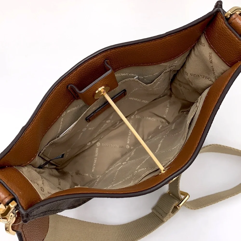 MICHAEL KORS Briley Small Logo Messenger Bag BROWN SIGNATURE COLOR